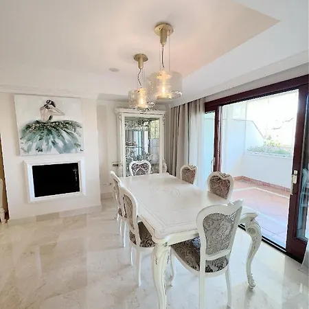 Luxurious Golden Mile Apartment Marbella