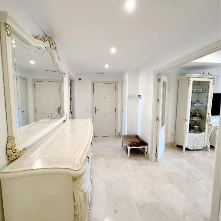 Luxurious Golden Mile Apartment Marbella