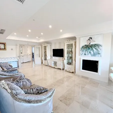 Apartment Luxurious Golden Mile