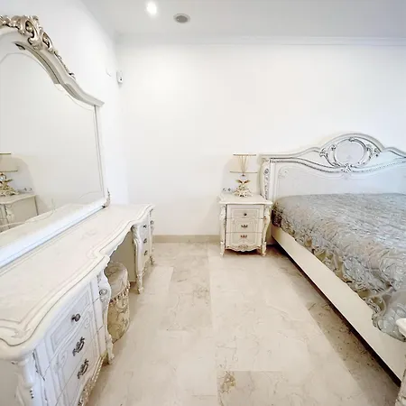 Luxurious Golden Mile Apartment Marbella