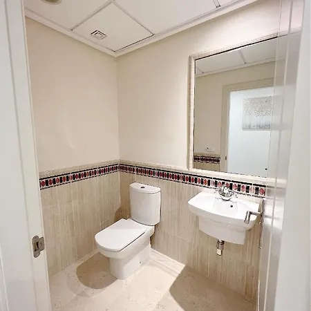 Luxurious Golden Mile Apartment *