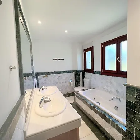 Apartment Luxurious Golden Mile