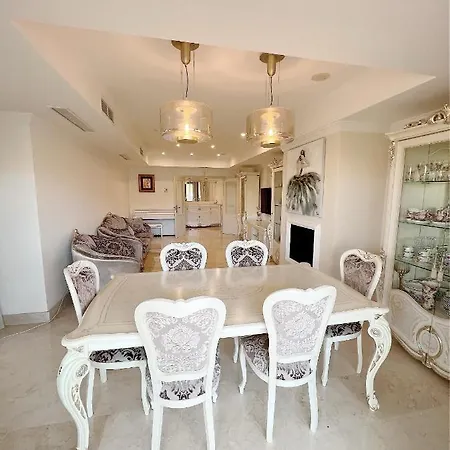 Apartment Luxurious Golden Mile